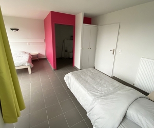 Chambre 2 lits simples avec salle de bain privative (vue sur la montagne) 